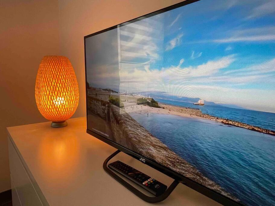 Superbe Appartement, Piscine, Vue Mer Et Montagnes Antibes Exterior photo